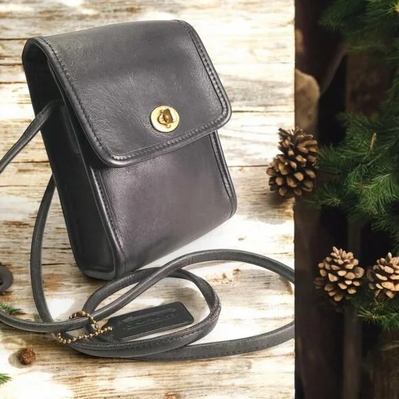 Vintage COACH Scooter Crossbody Bag in black - Picture 2 of 14